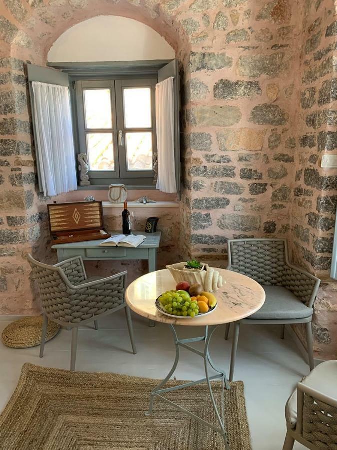 On The Port Mansion Studio 2 Hydra Εξωτερικό φωτογραφία